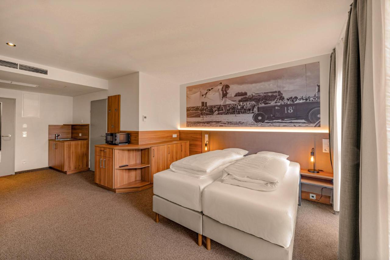 Zuendwerk - Motel Strasshof an der Nordbahn Bagian luar foto